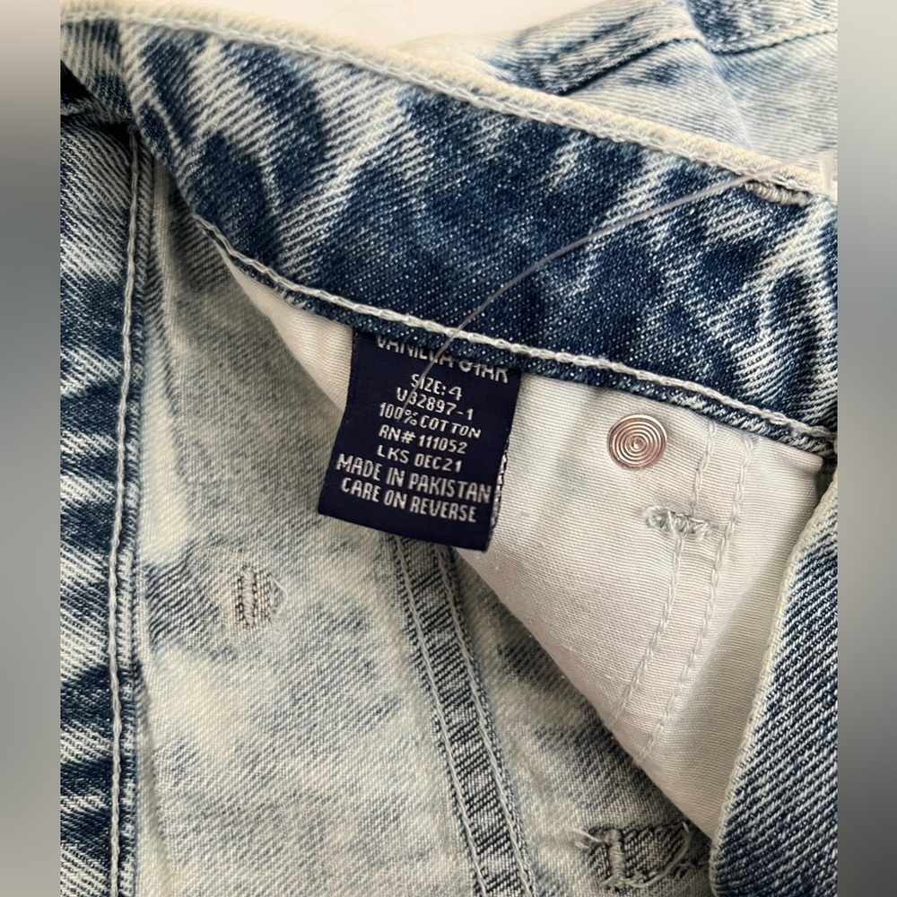 Vanilla Star | NWOT Women’s High Rise Acid Wash Distressed Jean Shorts - Picture 6 of 10